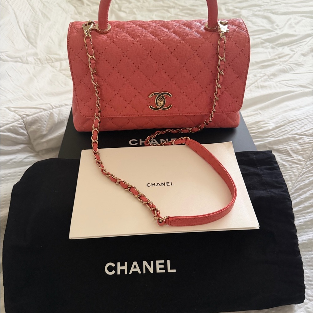 CHANEL Quilted Shoulder Bag in Coral Pink with Gold Hardware - Picture 2 of 8